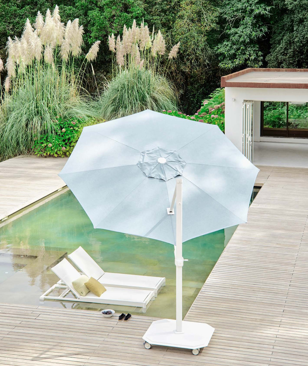 parasols-uk-303- on-patio-next-to-pool-2.jpg